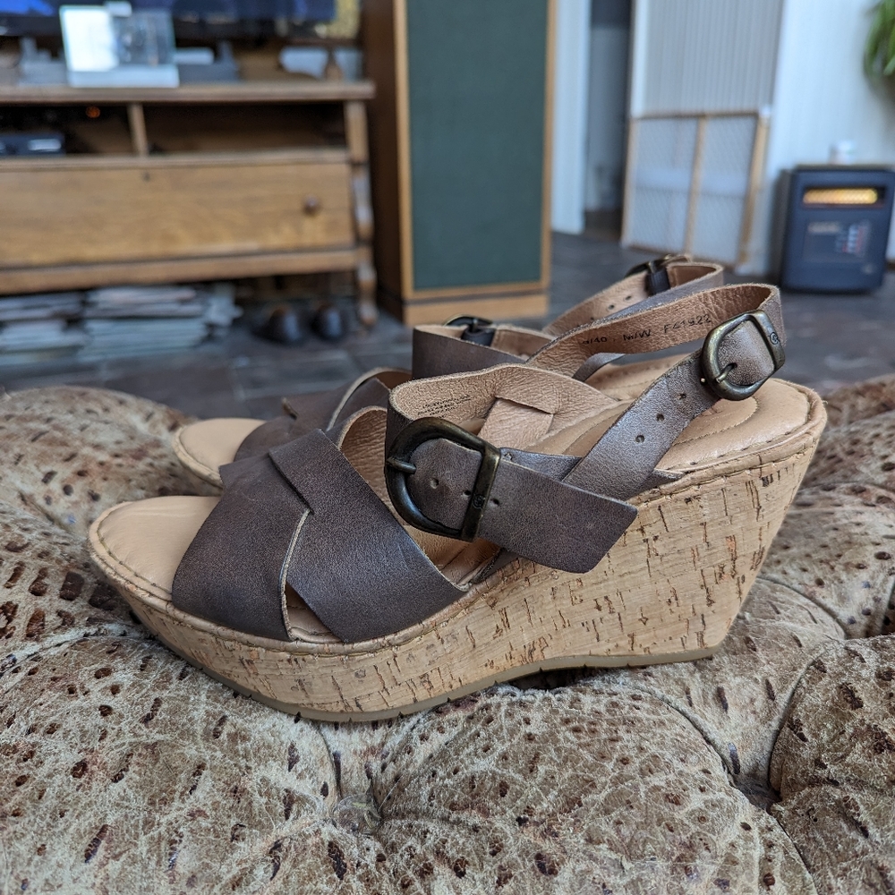 Born sandals